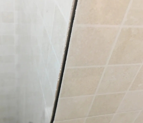 延安市瓷砖空鼓维修公司分享阳台瓷砖脱落的修复过程可以分为以下几个步骤