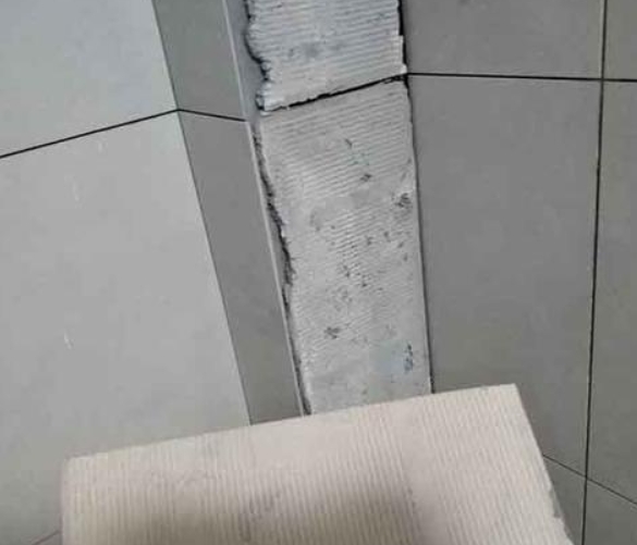 延安市瓷砖空鼓维修公司分享下厨房瓷砖脱落的补救措施。